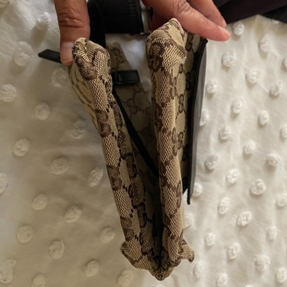 Gucci Beige Monogram Crossbody Bag - Picture 11 of 12